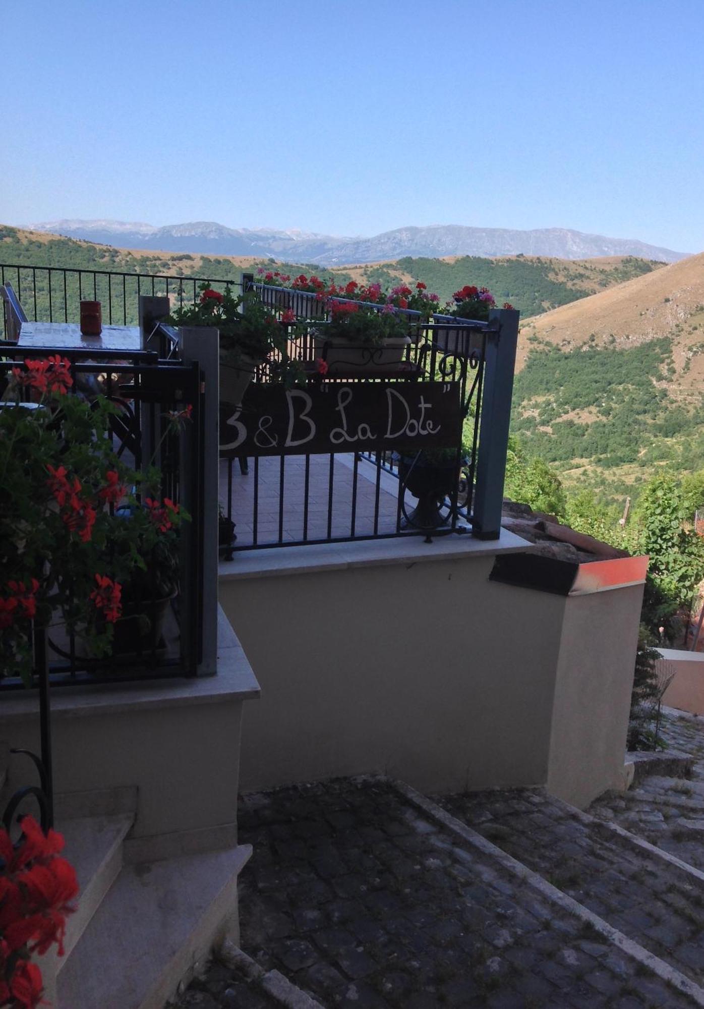 La Dote Bed and Breakfast Santo Stefano Di Sessanio Exteriör bild